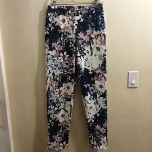 Frank Lyman floral stretch pants